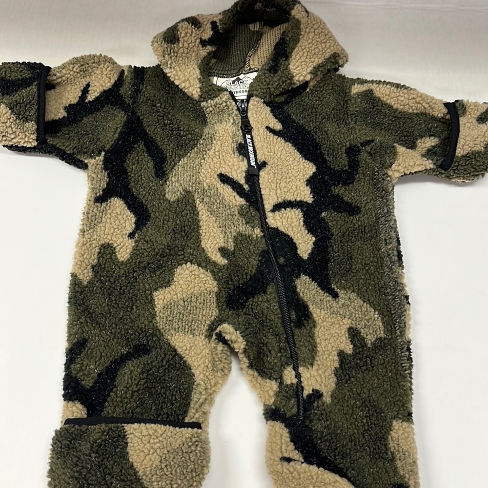 Black Mountain lightweight 1 pc. Camo